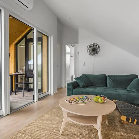 Kysthusene, Lejl 12 *