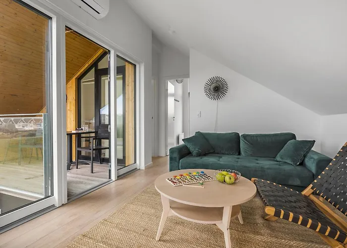 Kysthusene, Lejl 12 *